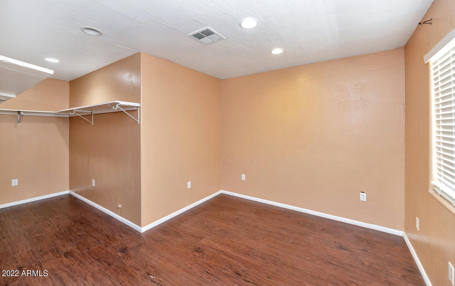 2952 East Escuda Road Phoenix, AZ 85050 - Photo 16 of 25 2952 E Escuda Rd-large-013-006-2952 E Es