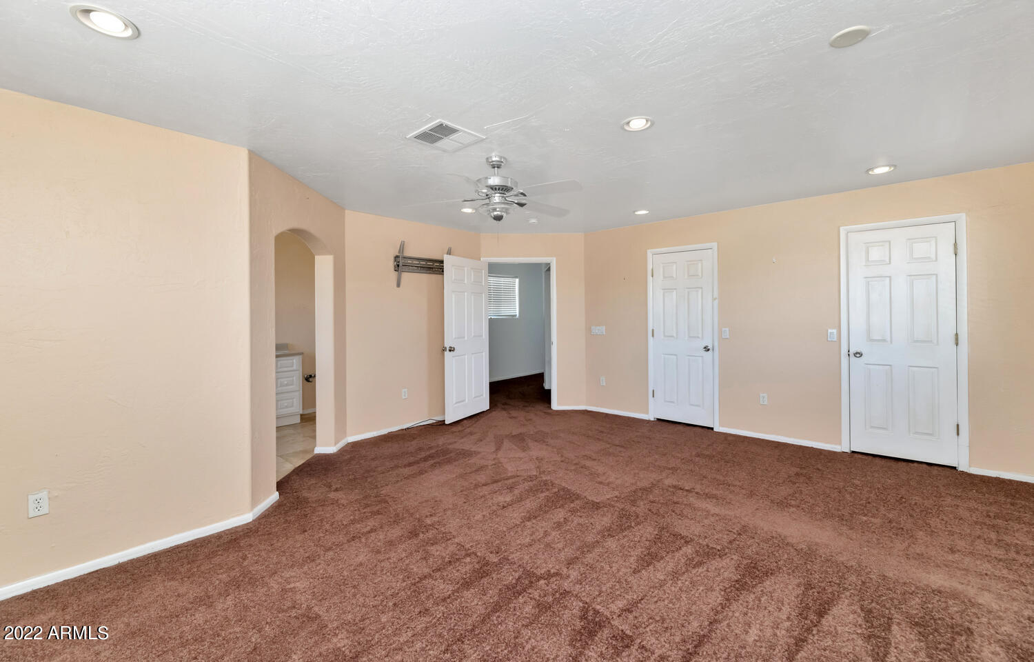 2952 East Escuda Road Phoenix, AZ 85050 - Photo 19 of 25 2952 E Escuda Rd-large-017-018-2952 E Es