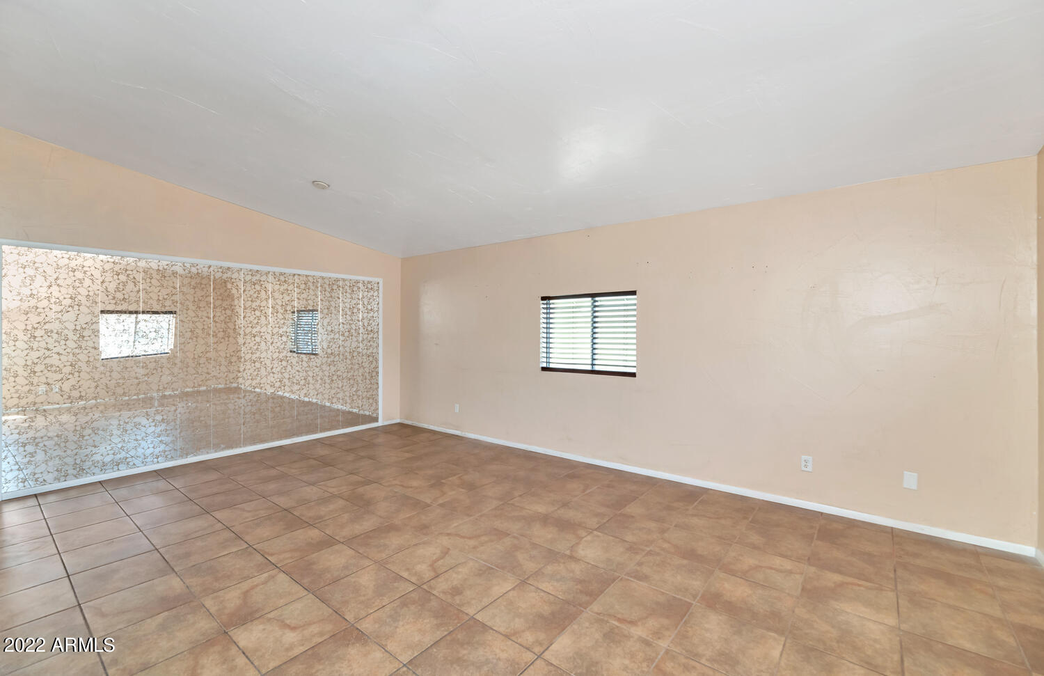 2952 East Escuda Road Phoenix, AZ 85050 - Photo 10 of 25 2952 E Escuda Rd-large-005-009-2952 E Es