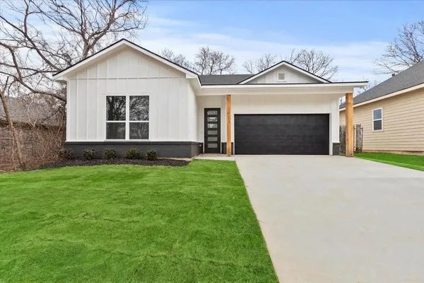 $257,000 | 919 West Day Street, Denison, TX 75020