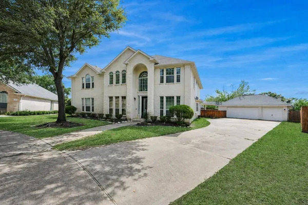 a view of house with a yard