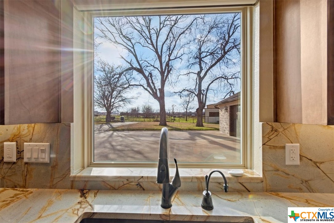 6503 Wells Fargo Road Killeen, TX 76542 - Photo 19 of 48 a view of a living room and bathroom