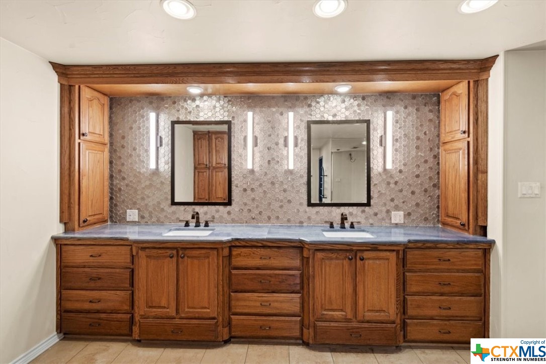 6503 Wells Fargo Road Killeen, TX 76542 - Photo 33 of 48 a bathroom with a double vanity sink and a mirror