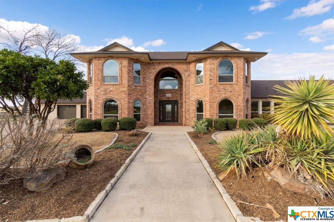 6503 Wells Fargo Road Killeen, TX 76542 - Photo 8 of 48 a front view of a house with a yard