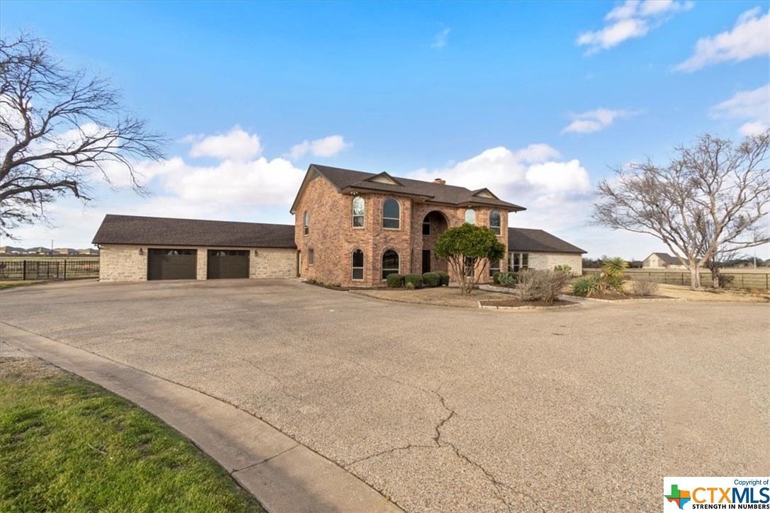 6503 Wells Fargo Road Killeen, TX 76542 - Photo 9 of 48 a front view of a house with a yard