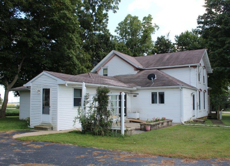 11700 Lincoln Road Morrison, IL 61270 - Photo 2 of 45 front view of a house with a yard