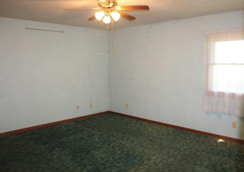 11700 Lincoln Road Morrison, IL 61270 - Photo 21 of 45 an empty room with a window