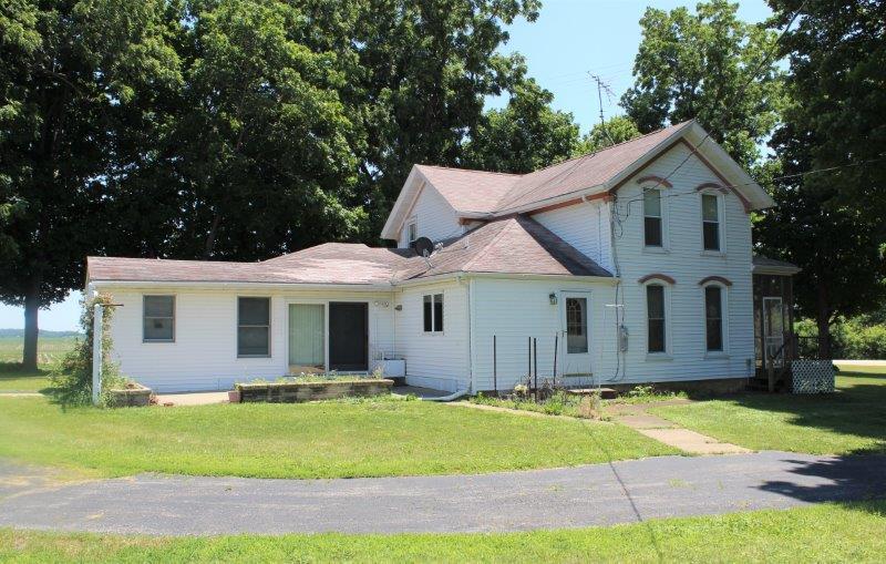11700 Lincoln Road Morrison, IL 61270 - Photo 34 of 45 a view of a house with a yard