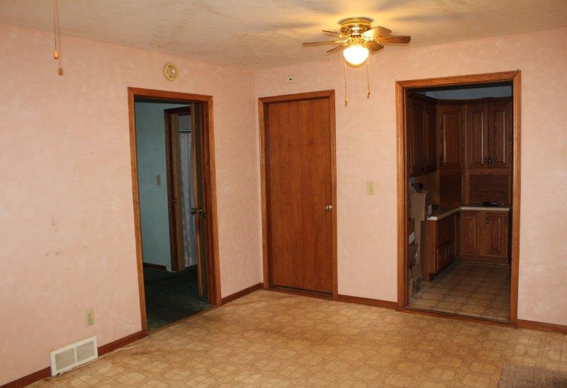 11700 Lincoln Road Morrison, IL 61270 - Photo 4 of 45 an empty room with closet and a bathroom