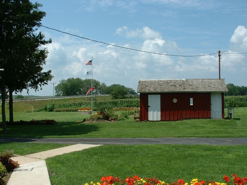 11700 Lincoln Road Morrison, IL 61270 - Photo 44 of 45 a front view of a house with garden