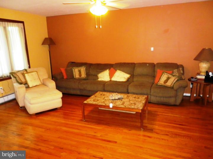 5035 Church Road Mount Laurel, NJ 08054 - Photo 4 of 24 Living Room