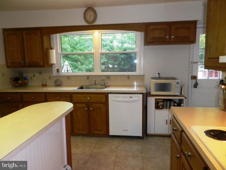 5035 Church Road Mount Laurel, NJ 08054 - Photo 9 of 24 Kitchen