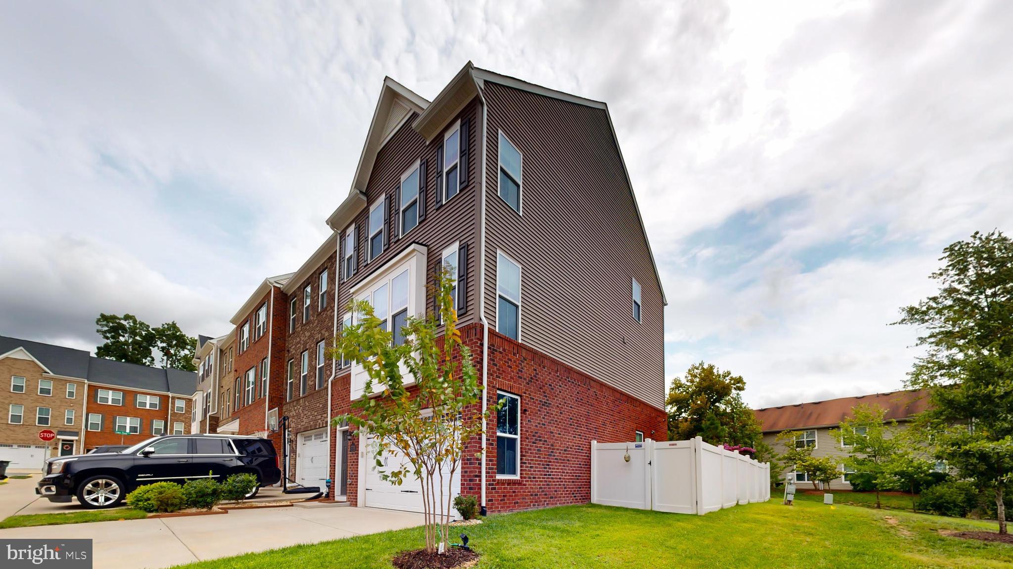 7770 Blackburn Ridge Drive Manassas, VA 20109 - Photo 2 of 29 Exterior - end unit