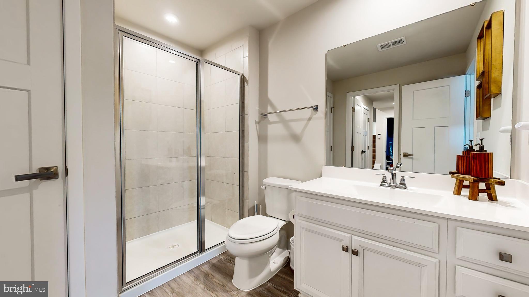 7770 Blackburn Ridge Drive Manassas, VA 20109 - Photo 23 of 29 Full bathroom on the ground floor