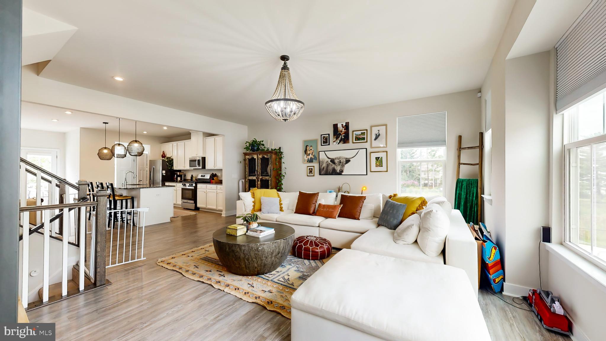 7770 Blackburn Ridge Drive Manassas, VA 20109 - Photo 3 of 29 Living room