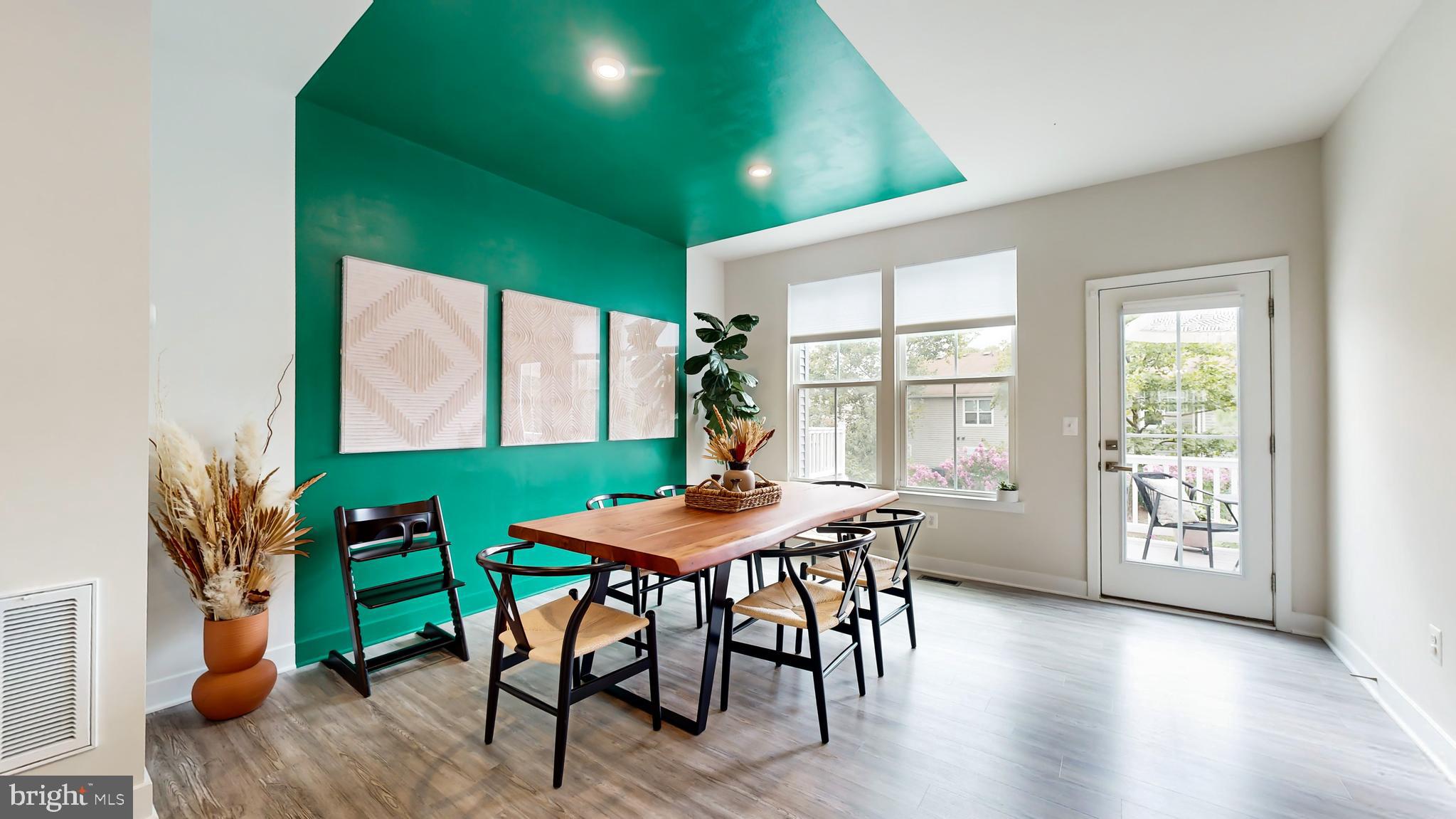 7770 Blackburn Ridge Drive Manassas, VA 20109 - Photo 7 of 29 Dining area on main level