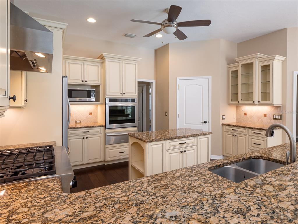 10515 Southwest 21 Avenue Gainesville, FL 32607 - Photo 7 of 42