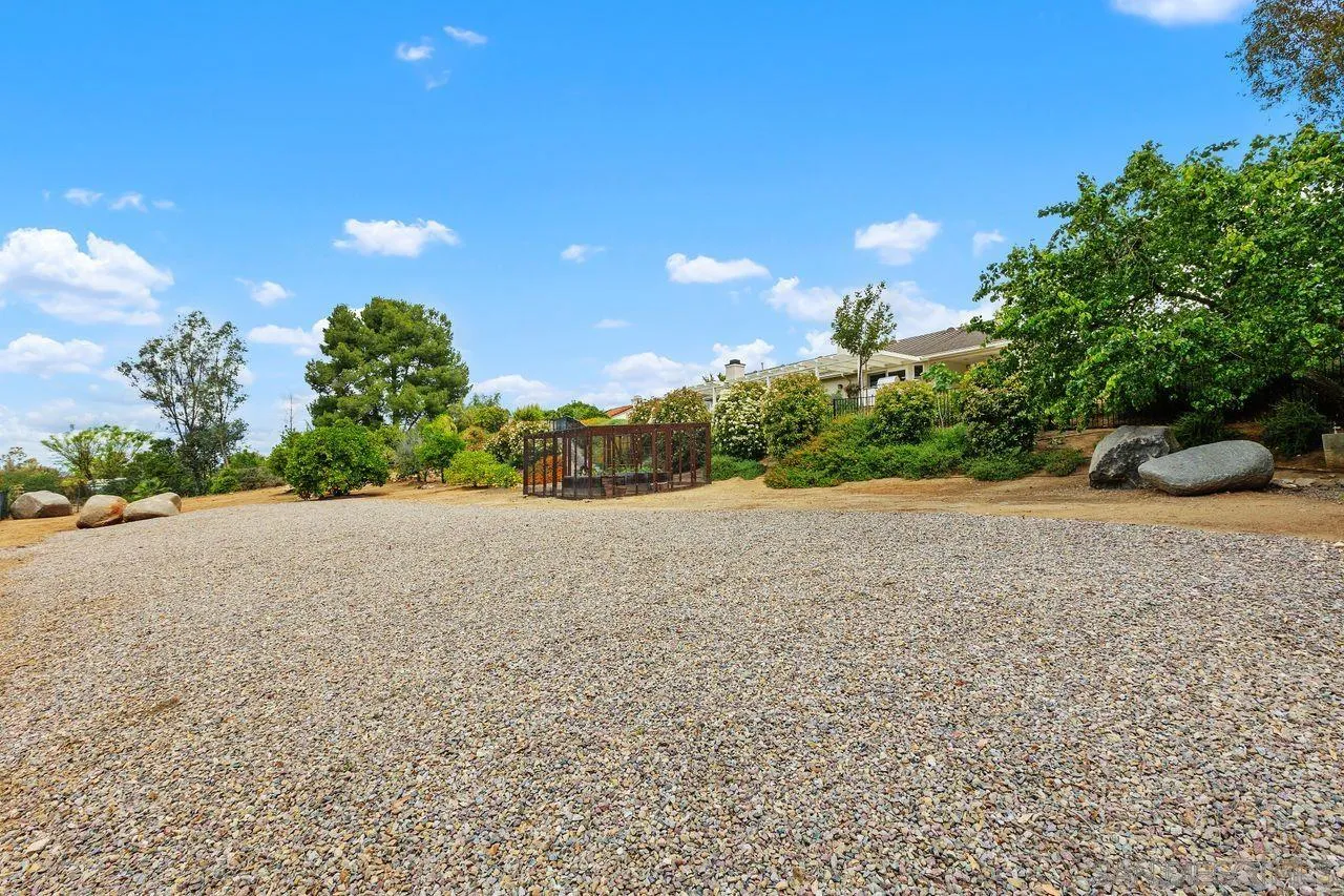 14353 Sandhill Road Poway, CA 92064 - Photo 38 of 44