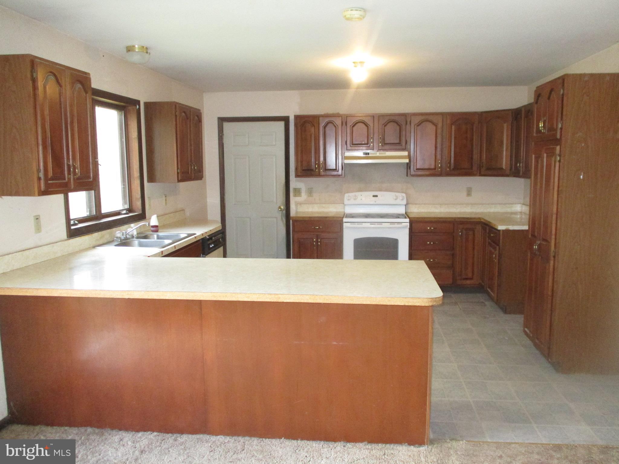 143 Wanner Road Reading, PA 19606 - Photo 4 of 22