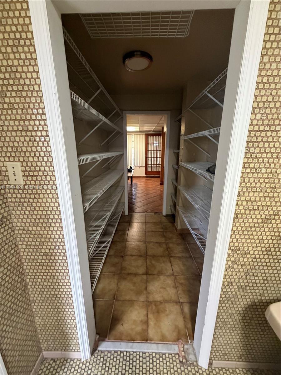 10910 Southwest 40th Street Miami, FL 33165 - Photo 19 of 40