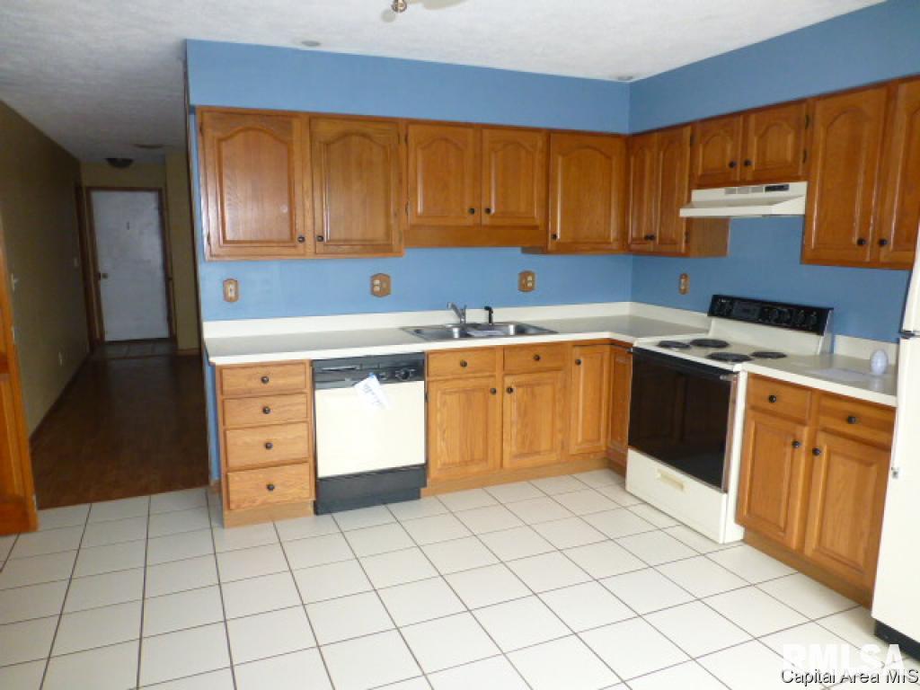 121 Genoa Drive Springfield, IL 62703 - Photo 4 of 12 Gallery Image 4