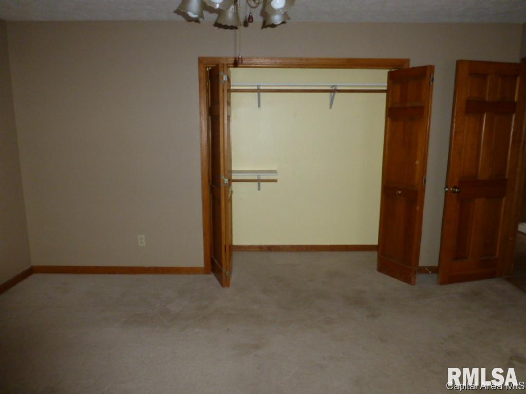 121 Genoa Drive Springfield, IL 62703 - Photo 8 of 12 Gallery Image 8