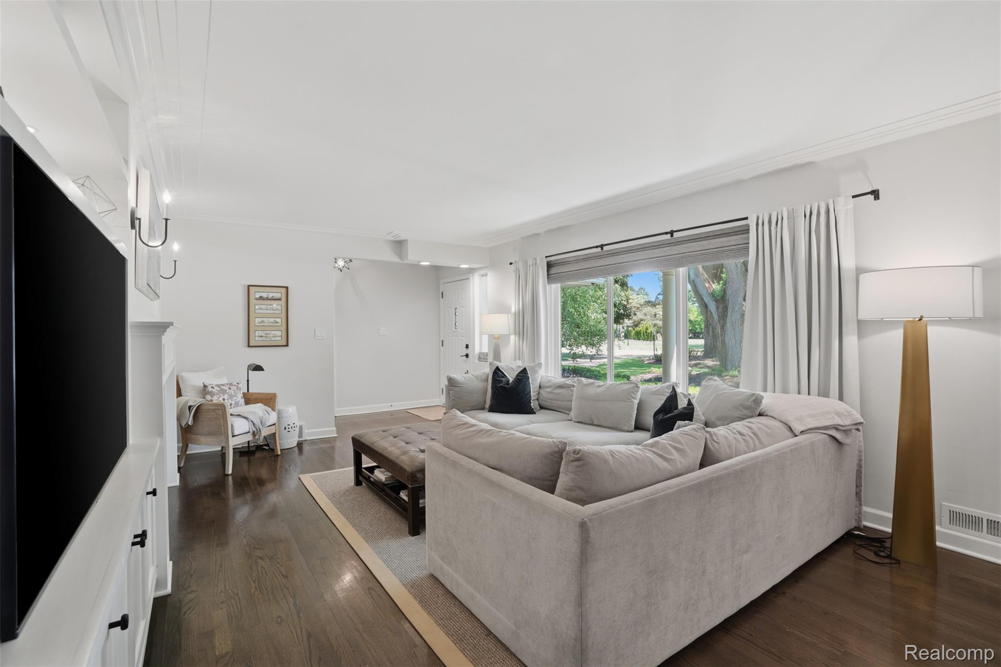 6998 Meadowlake Road Bloomfield Hills, MI 48301 - Photo 9 of 49 8_6998 meadowlake rd-8.jpg