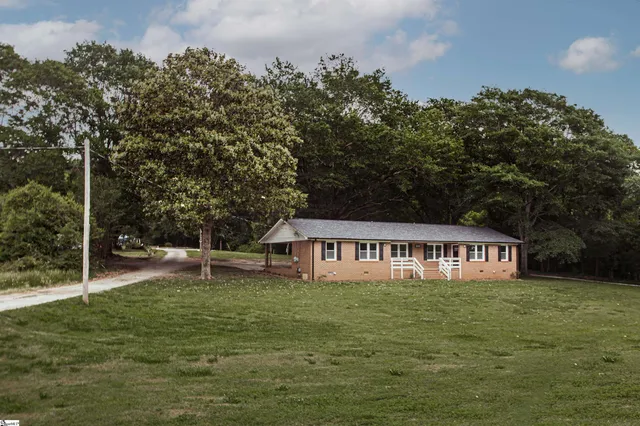 $1,350 | 205 A Adger Road, Easley, SC 29642