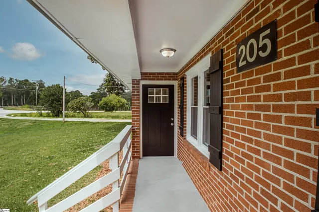 $1,350 | 205 A Adger Road, Easley, SC 29642