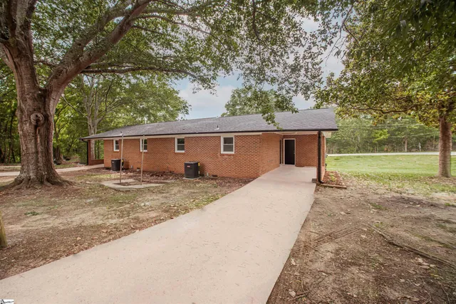 $1,350 | 205 A Adger Road, Easley, SC 29642