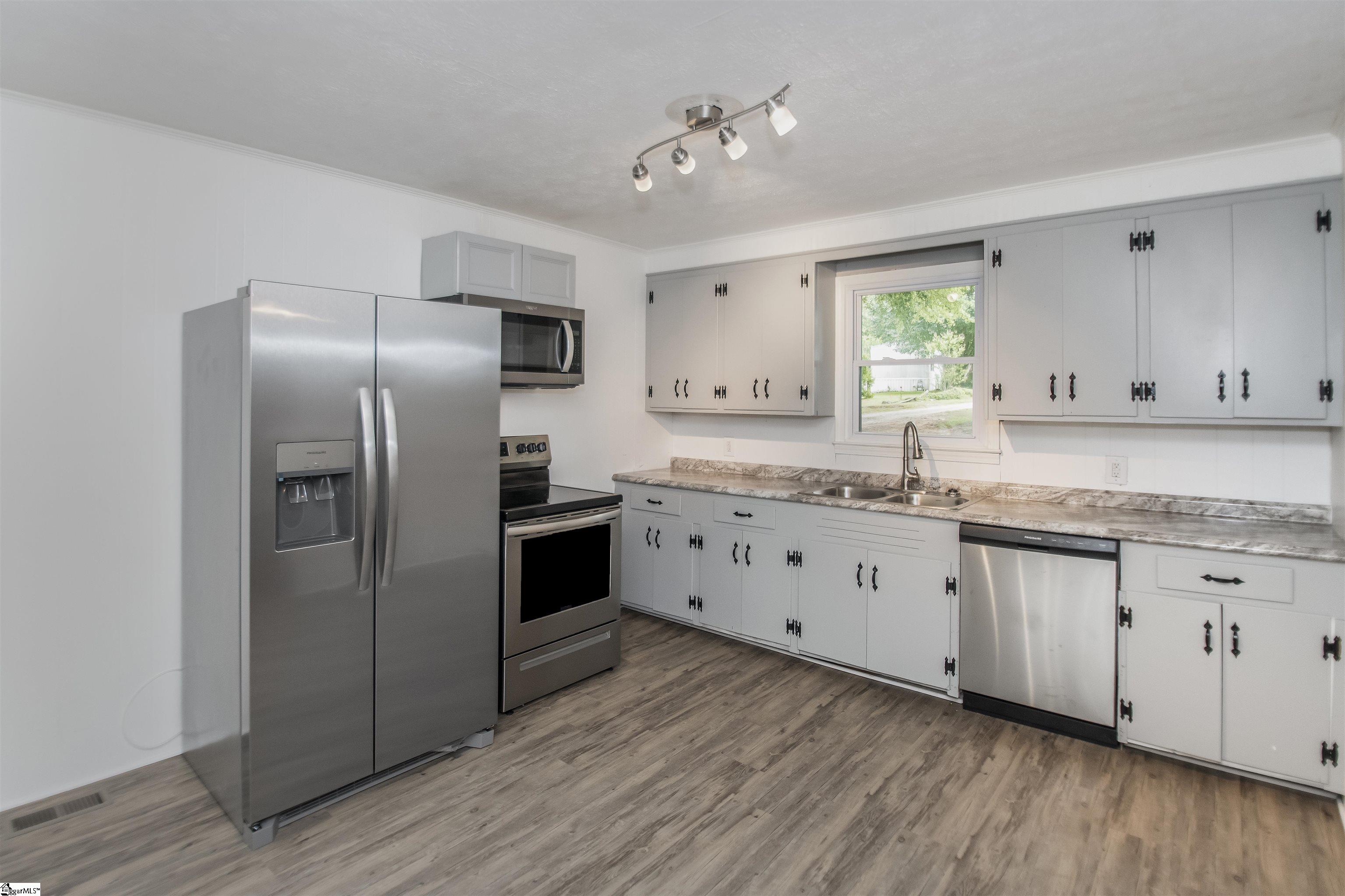 205 A Adger Road Easley, SC 29642 - Photo 3 of 20