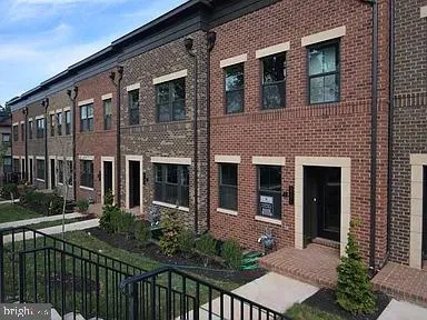 $5,750 | 5701 11th Street North, Unit 2, Arlington, VA 22205