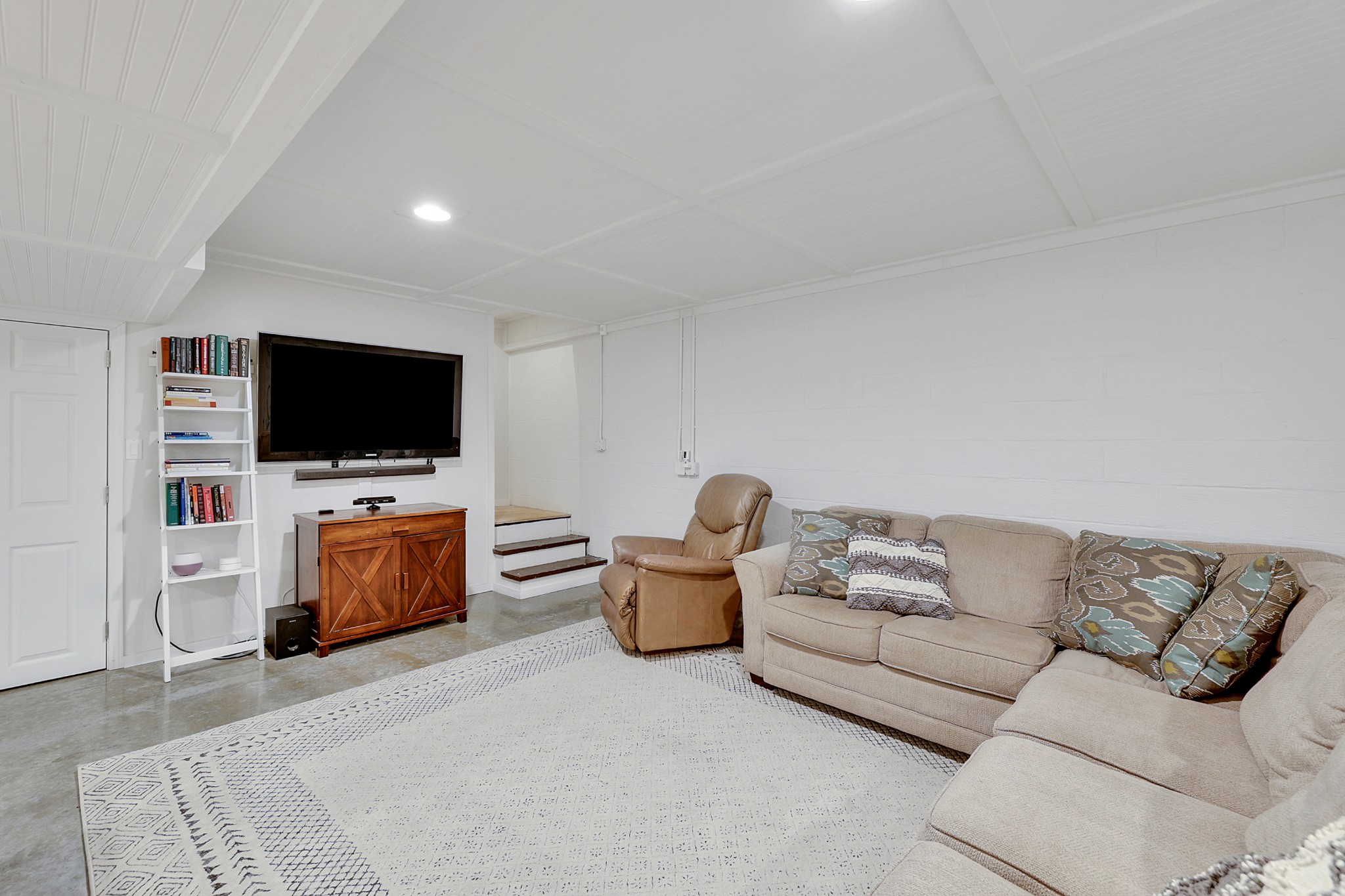 1820 Gravel Hill Road Columbia, TN 38401 - Photo 27 of 37 a living room with furniture and a flat screen tv