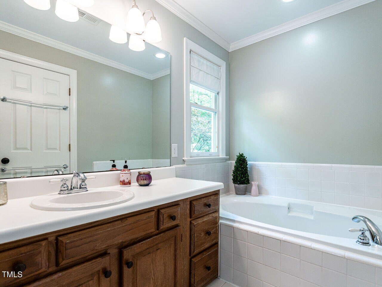 1019 New Dover Road Apex, NC 27502 - Photo 27 of 33 027-1280x960-primary-bath