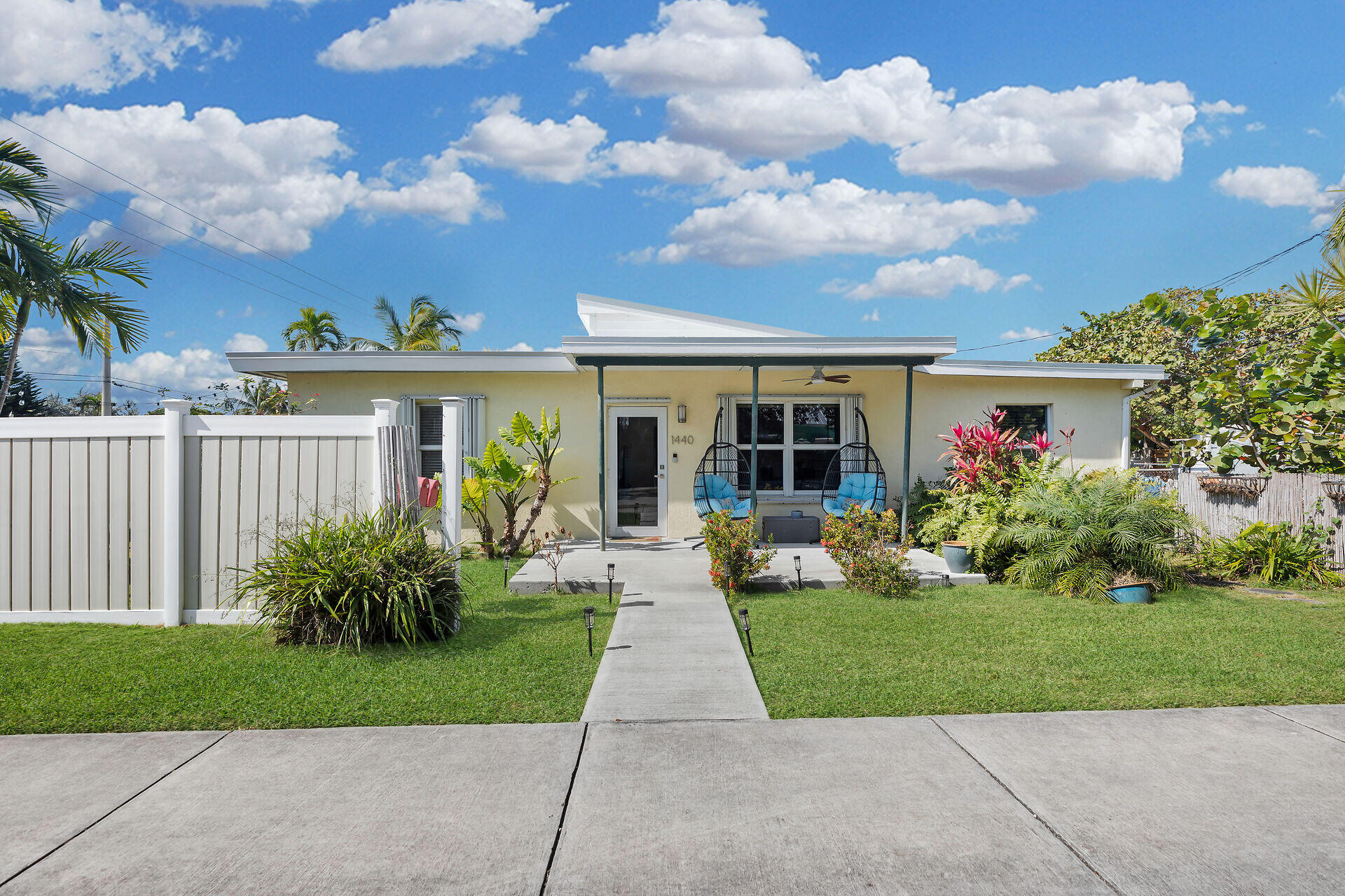 1440 17th Street Key West, FL 33040 - Photo 1 of 37 front view of a house with a yard