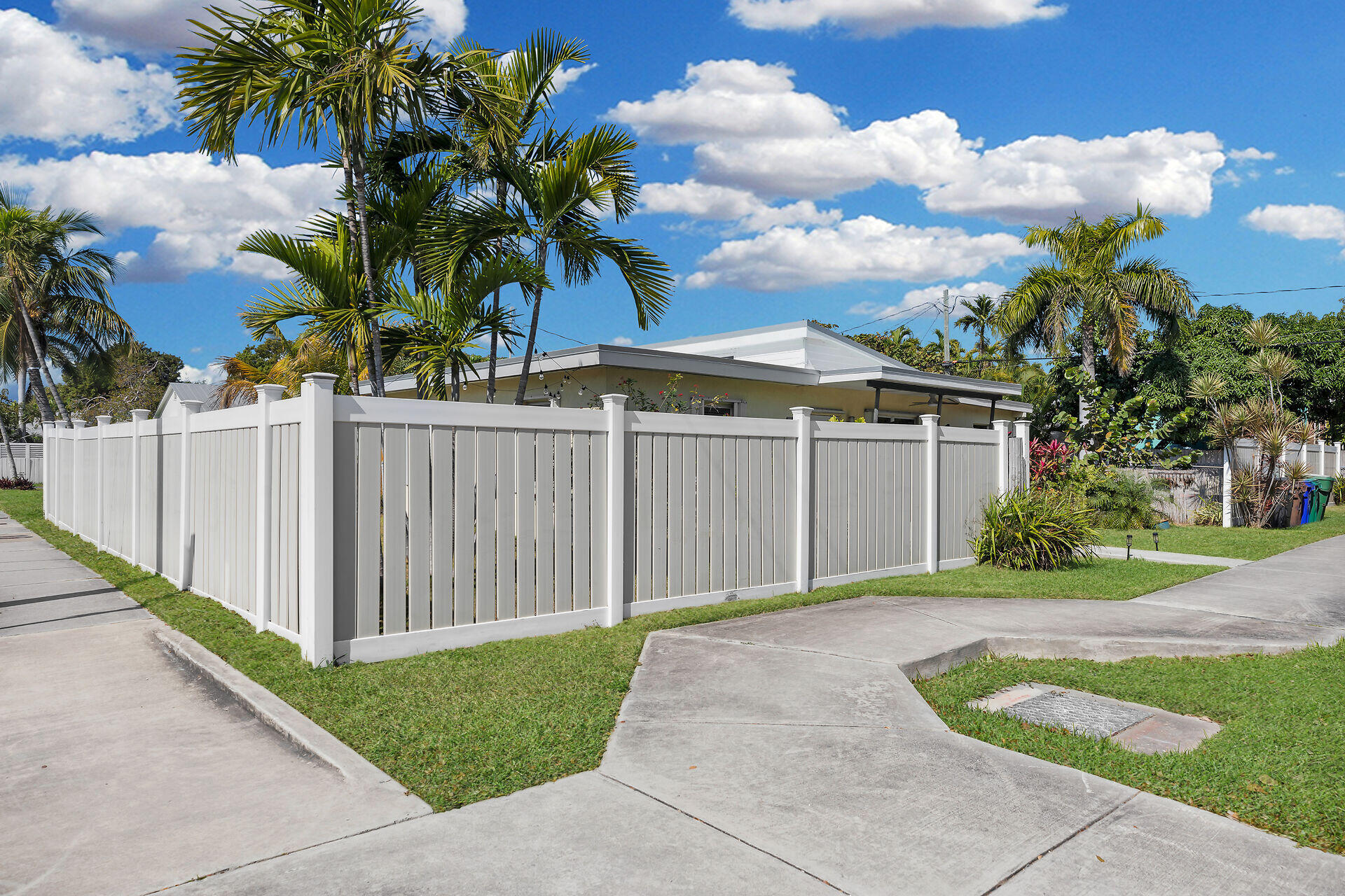 1440 17th Street Key West, FL 33040 - Photo 36 of 37 a view of a backyard