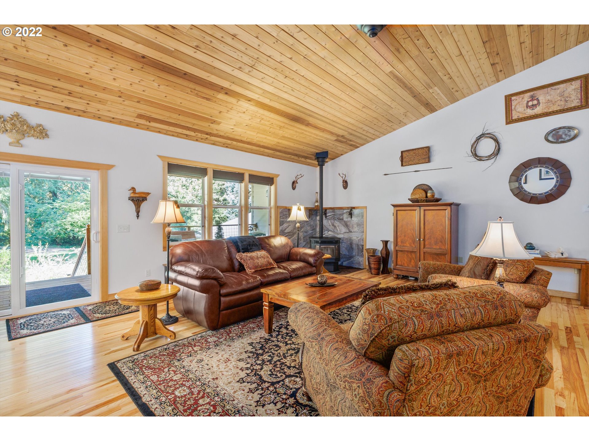 Living Room/Entrance