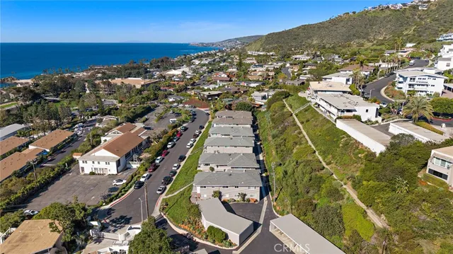$885,000 | 21711 Wesley Drive, Unit D, Laguna Beach, CA 92651