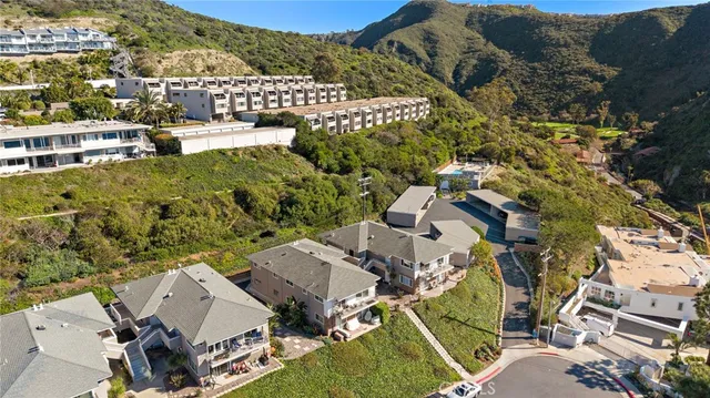 $885,000 | 21711 Wesley Drive, Unit D, Laguna Beach, CA 92651