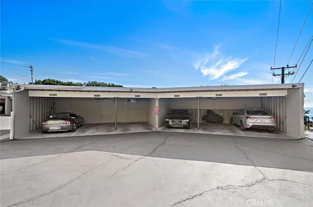 $885,000 | 21711 Wesley Drive, Unit D, Laguna Beach, CA 92651