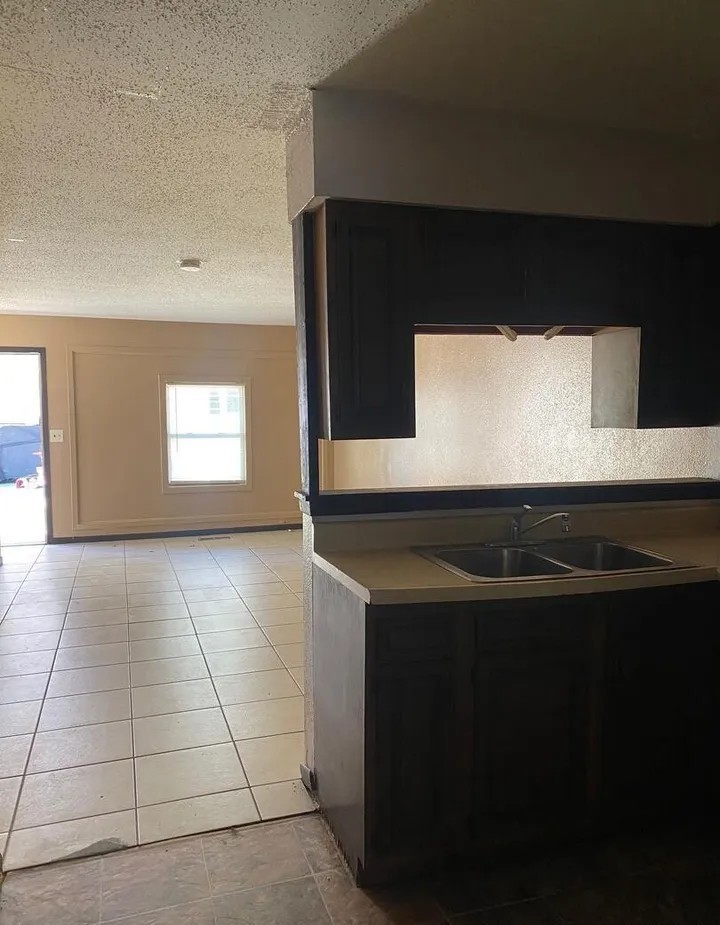 536 10th Avenue South Clinton, IA 52732 - Photo 4 of 7 a kitchen with a sink and a mirror