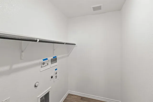 a view of utility room