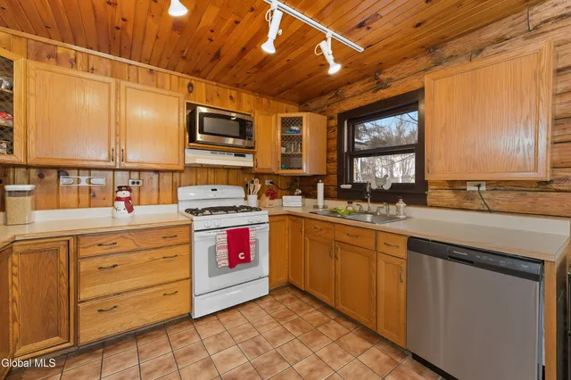 $285,000 | 325 Belgrade Street, Troy, NY 12182