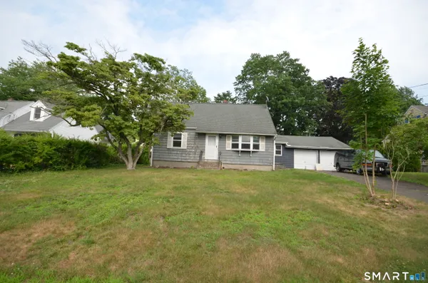 $699,000 | 190 Sasapequan Road, Fairfield, CT 06824