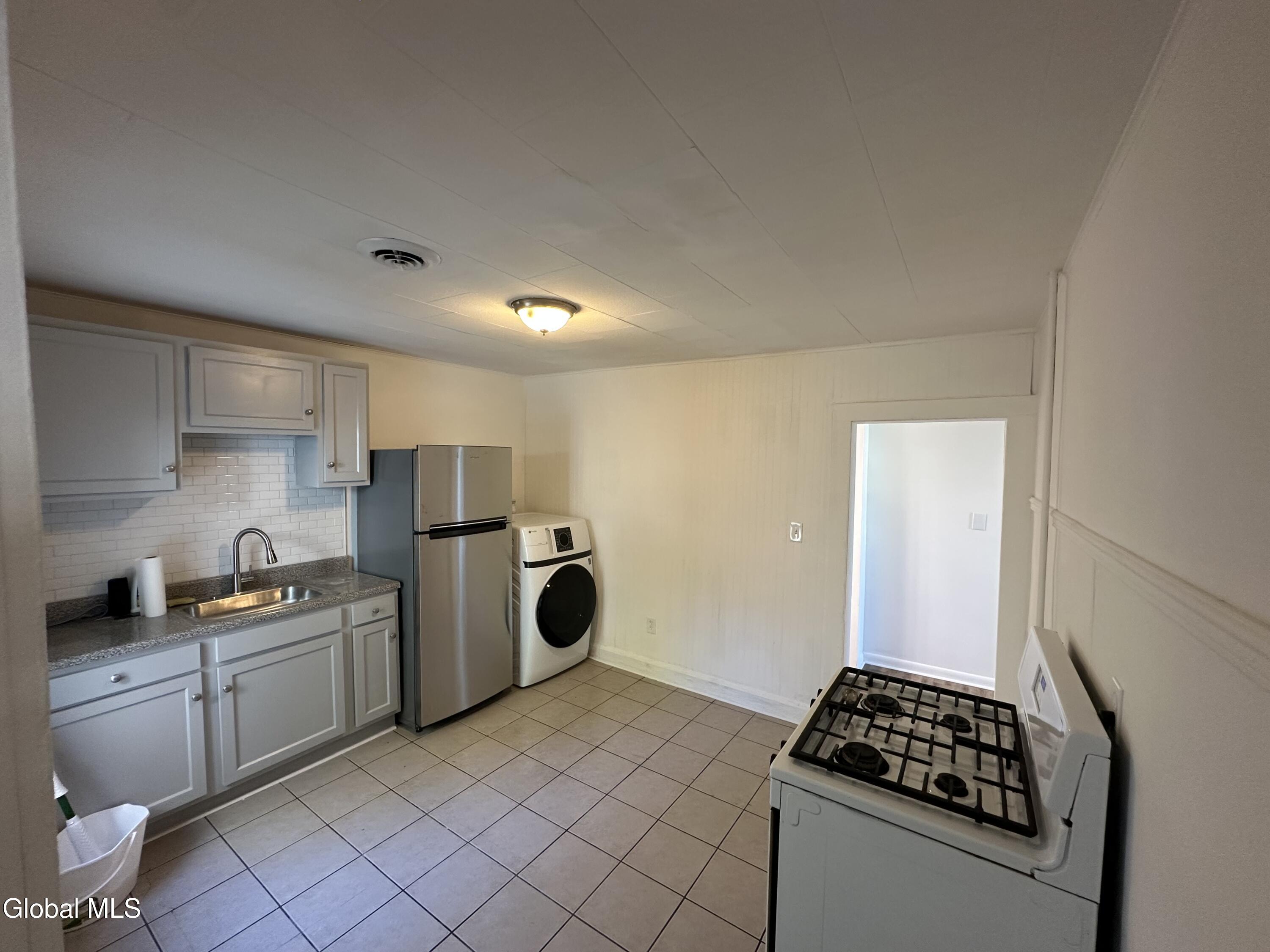 47 Pine Street, Unit 2 Rensselaer, NY 12144 - Photo 14 of 22 IMG_4289