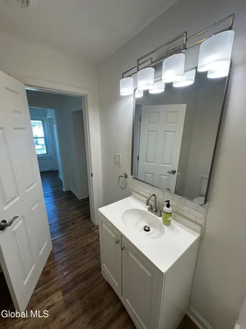 $1,600 | 47 Pine Street, Unit 2, Rensselaer, NY 12144