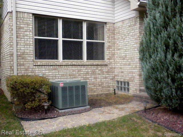 22635 Fawn Road Trenton, MI 48183 - Photo 7 of 24 WELL MAINTAINED FOR EASY ACCESS
