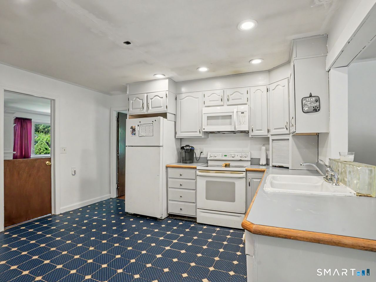 77 Lorma Avenue Trumbull, CT 06611 - Photo 9 of 29