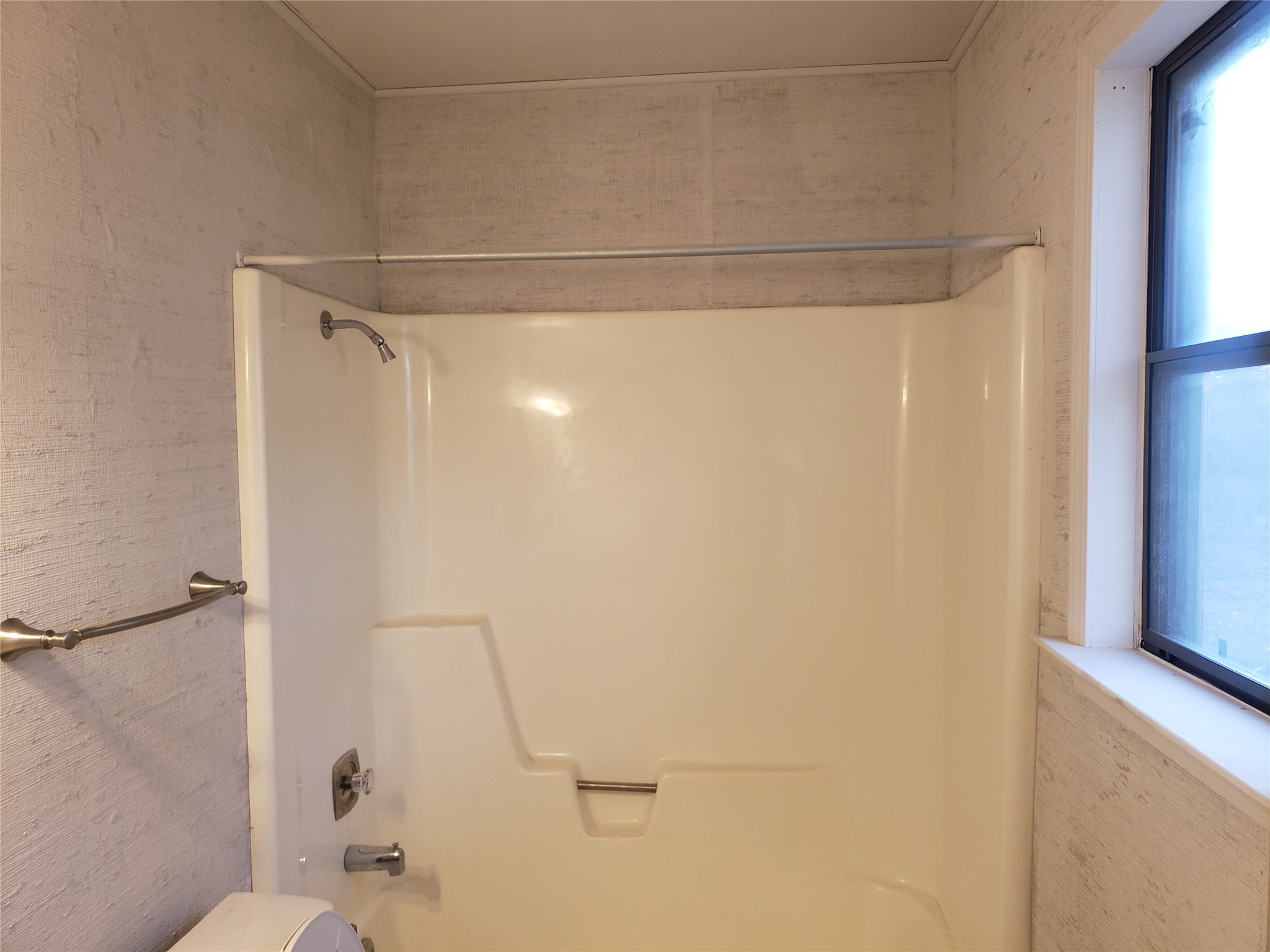 609 Bissonet Lane, Unit B Austin, TX 78752 - Photo 6 of 10 Full bathroom featuring bathtub / shower combination and toilet