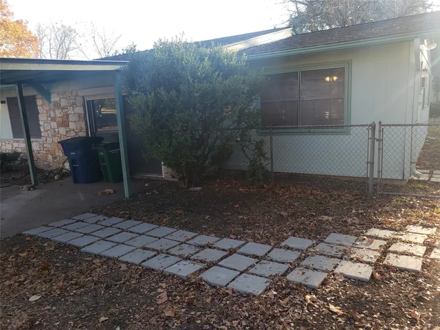$800 | 609 Bissonet Lane, Unit B, Austin, TX 78752